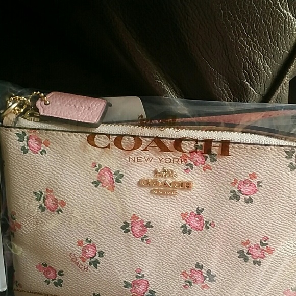 🌷COACH FLORAL BLOOM WRISTLET🌷🌷 - Picture 5 of 7